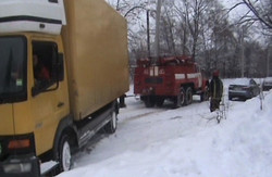 рятувальники витягли зі снігу більше 15 вантажівок на харківщині