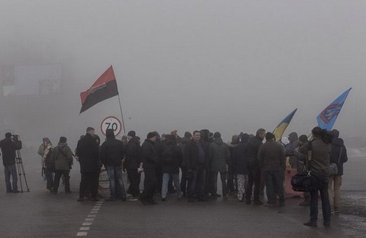 Харківські активісти приєдналися до блокування російських фур