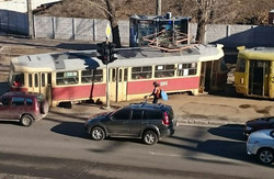 На перехресті Мироносицької та Весніна трамвай «дрифтанув» так, що ледь не виїхав на автошлях (відео)