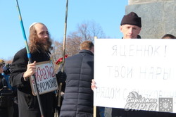 «Герої не вмирають»: як харків’яни відзначили другі роковини Майдану (фото)