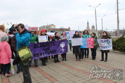 «Мовчання може вбити»: як у Харкові пройшов марш проти насилля над жінками (фото)