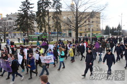 «Мовчання може вбити»: як у Харкові пройшов марш проти насилля над жінками (фото)