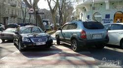 В Одесі голова депутатської комісії з транспорту оштрафована за парковку на пішохідному переході (ФОТО)