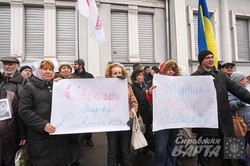 «Путін, поверни Надію»: харків'яни пікетують російське консульство (Фото)