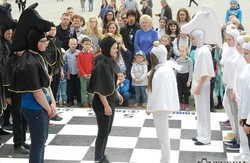 У Тернополі грали у «живі шахи». Харків’янин програв (фото)