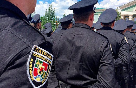 В Сєвєродонецьку, Лисичанську і Рубіжному нова поліція прийняла присягу (фото)