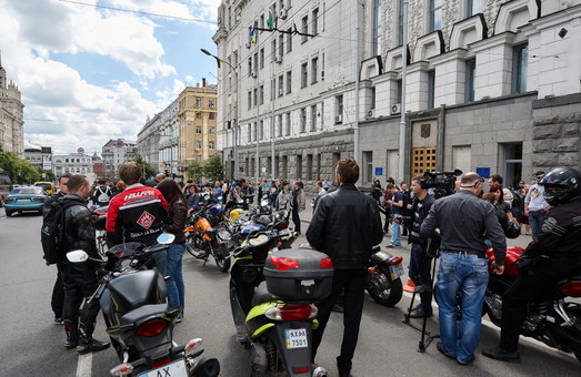 Харківські байкери завітали до Кернеса з колективним позовом прти обмежень руху на деяких вулицях