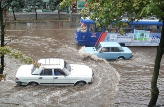 Харківські керманичі визнали зливу стихійним лихом