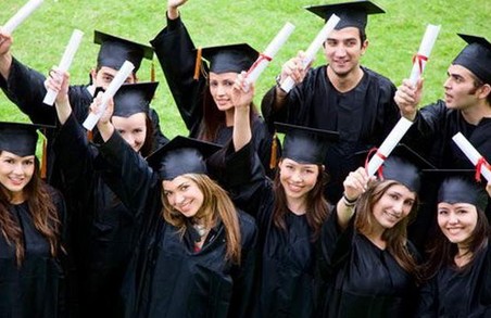 Українці здобувають вищу освіту для кращого працевлаштування — опитування