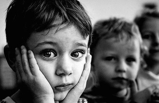 Чому інтернатівська система калічить дітей і як зберегти права сиріт, розповів Роман Марабян