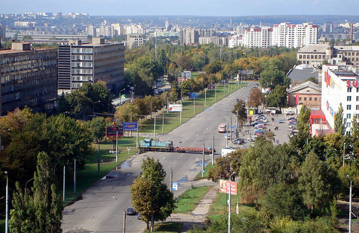 Завтра на Московському проспекті пустять автівки по зустрічній смузі