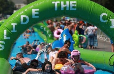 Харків’яни зможуть зануритись посеред вулиці