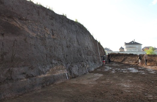 У Харкові копають «турецьку» могилу бронзової доби