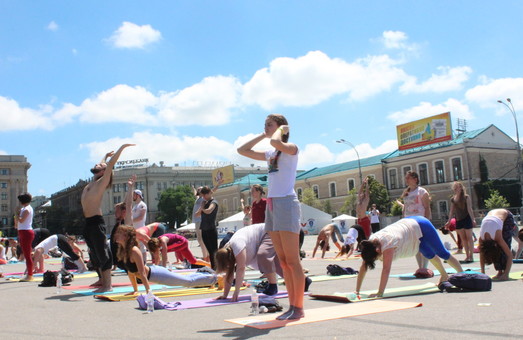 Харків приєднався до Міжнародного дня йоги