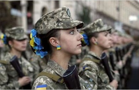 Українським жінкам дозволили обіймати більше посад у Зброєних силах