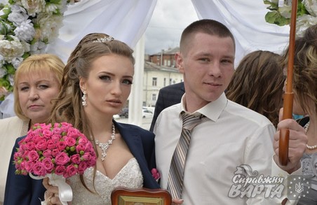 Українців будуть одружувати за годину