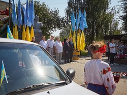 Райнін вручив 18 санітарних машин амбулаторіям Харківського району (ФОТО)