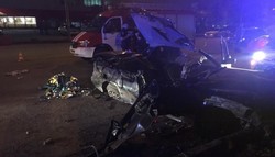 У Харкові автомобіль BMW врізався у відбійник: двоє загиблих (ФОТО)