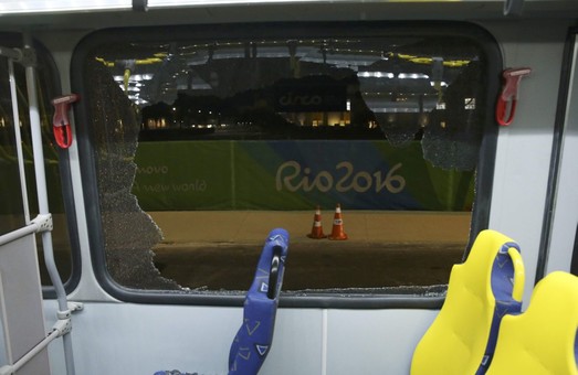 У Ріо обстріляли автобус з журналістами