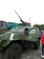Харків'янам показали  новітню військову техніку і запросили служити на контракт