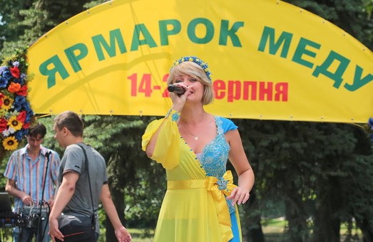 Солодка медовуха, розваги і веселощі - у Харкові почався медовий ярмарок
