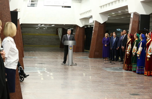 "За два роки ми в два рази збільшили місцеві бюджети", - Порошенко в Харкові