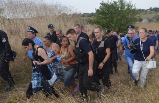Поліція, на вимогу жителів села Лощинівка, відселить звідси циган (оновлено)