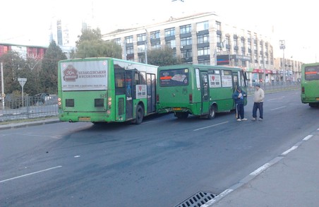 Харків'яни вимагають карати перевізників за недотримання графіка руху маршруток