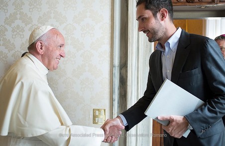 Папа Римський Франциск зустрівся в понеділок із засновником соціальної мережі Facebook Марком Цукербергом