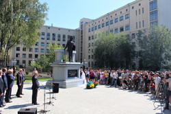 Пам’ятник Бекетову має бути таким величним, як ті справи, які він робив - ректор ХНУМГ