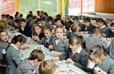 Харківських школярів годуватимуть на 9 гривень в день