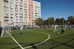 Чиновники міськради зіграли зі школярами у футбол