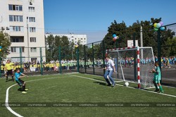 Чиновники міськради зіграли зі школярами у футбол