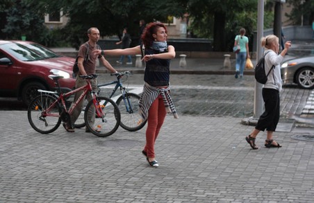 Dance Walking: десятки харків'ян затанцюють в одному ритмі на вулицях міста
