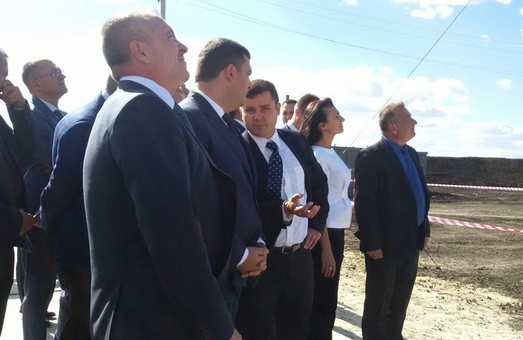 Прем'єр-міністр України Володимир Гройсман запустив скважину на Шебелинському родовищі