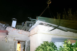 На Жуковського вантажівка вилетіла на дах будинку (фото)