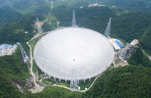 У Китаї запрацювати радіотелескоп розміром з тридцять футбольних полів