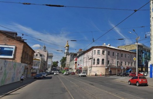 До завтрашнього вечора перекрита вулиця в центрі Харкова: громадський транспорт змінює маршрут