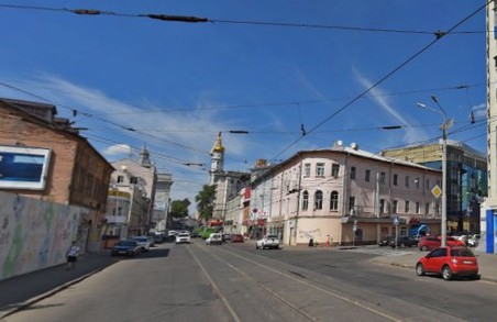 До завтрашнього вечора перекрита вулиця в центрі Харкова: громадський транспорт змінює маршрут