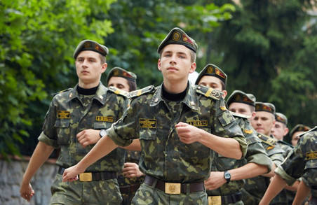 Харківських кадетів підняли з ліжок задля присяги