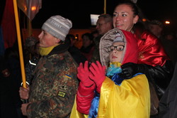Хвилина мовчання, квіти та лампадки. У Харкові відбувся мітинг до Дня захисника України