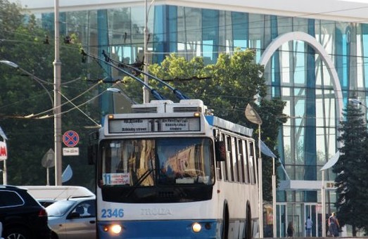 Тролейбус, що ходить у районі Холодної гори у Харкові, змінює маршрут