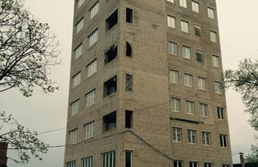 Самозахоплення на Полтавському Шляху: суд постановив знести дев'ятиповерхівку