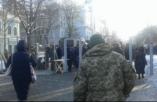 В Києві проти політики НБУ мітингують 3 тис. людей