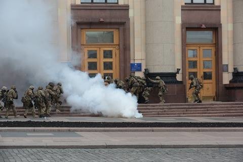 "Диверсанти" намагались захопити Харківську обладміністрацію (ВІДЕО, ФОТО)