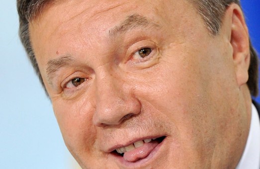 Журналісти б'ються, щоб побачити, як сьогодні допитають Януковича