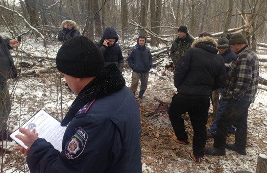 Активісти "Екологічного корпусу Азов" і ГО "Східний Корпус" зупинили викрадення лісу під Харковом