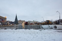 На площі Свободи склали новорічну ялинку (ФОТО)