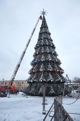 На площі Свободи склали новорічну ялинку (ФОТО)