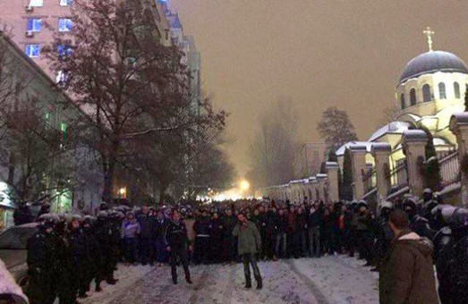 У Києві якісь «динамісти» потрощили вітрини (ВІДЕО)